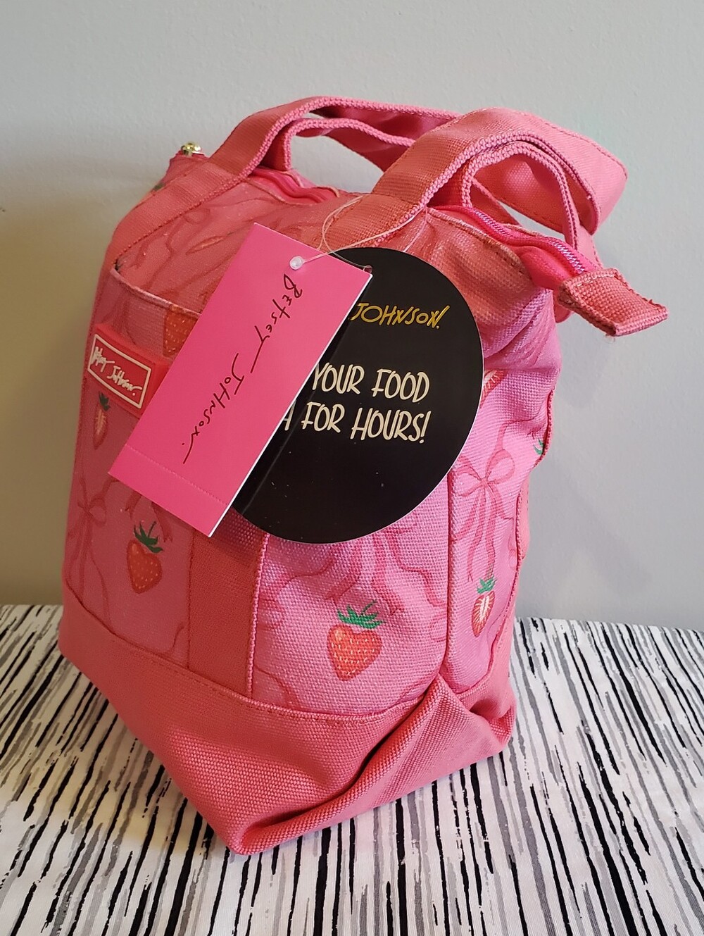 Betsey Johnson Pink Strawberry Canvas Insulated Lunch Tote - Picture 3 of 12